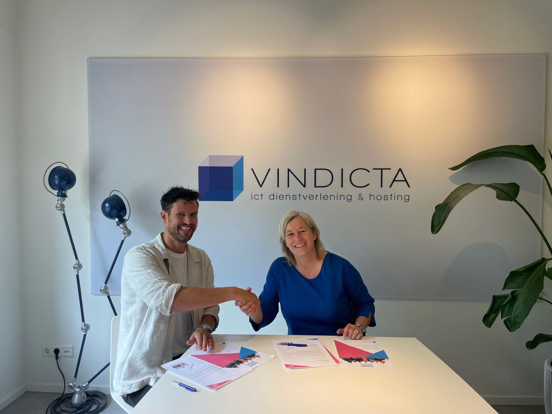 Ondertekening samenwerking Themateam en Vindicta